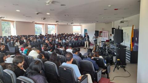 La UNAE fue sede del primer Scratch Day en Azogues con más de 100 futuros docentes participando activamente